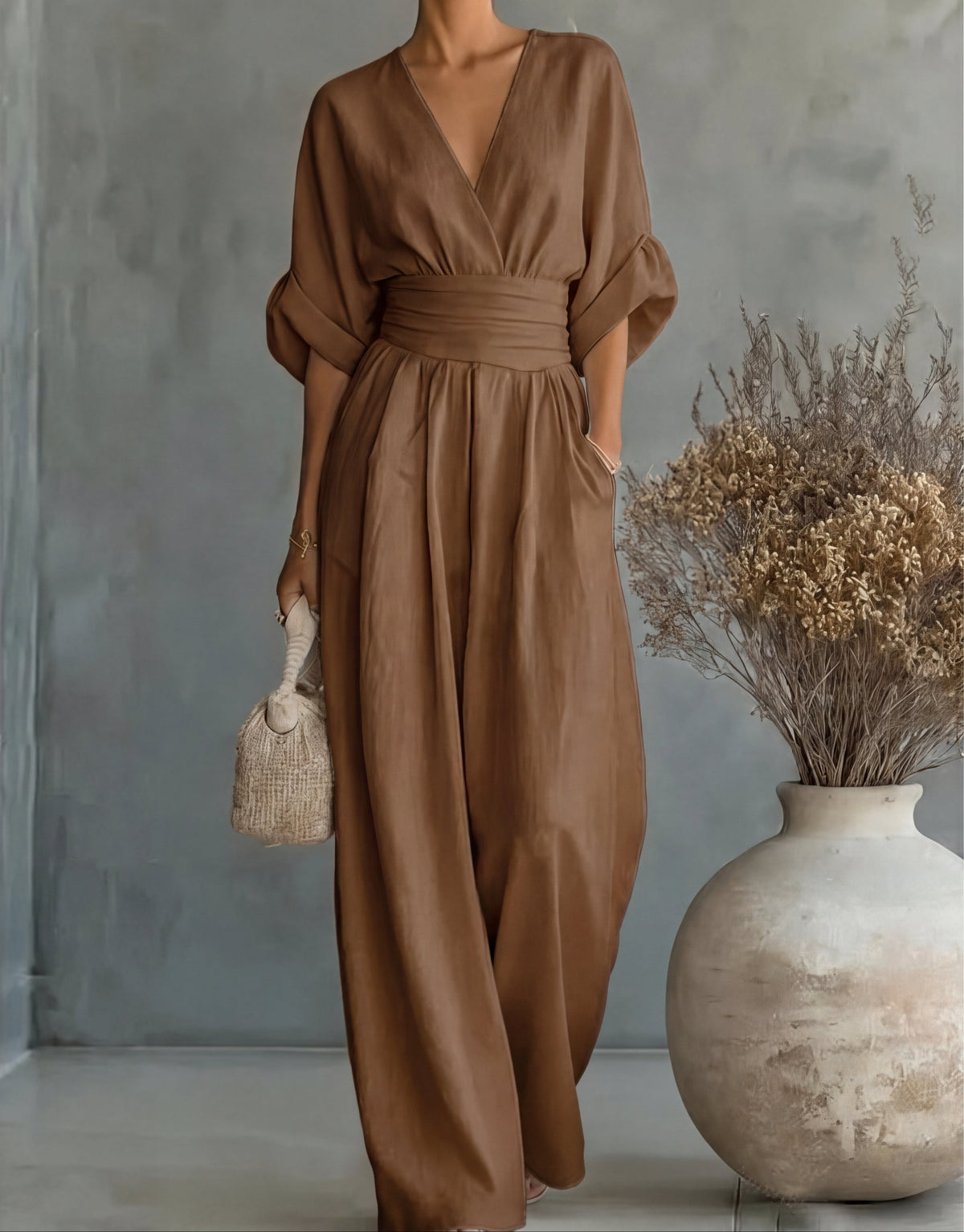 MÁRIA™ | Daniela | Elegáns overál V-nyakkivágással és övvel