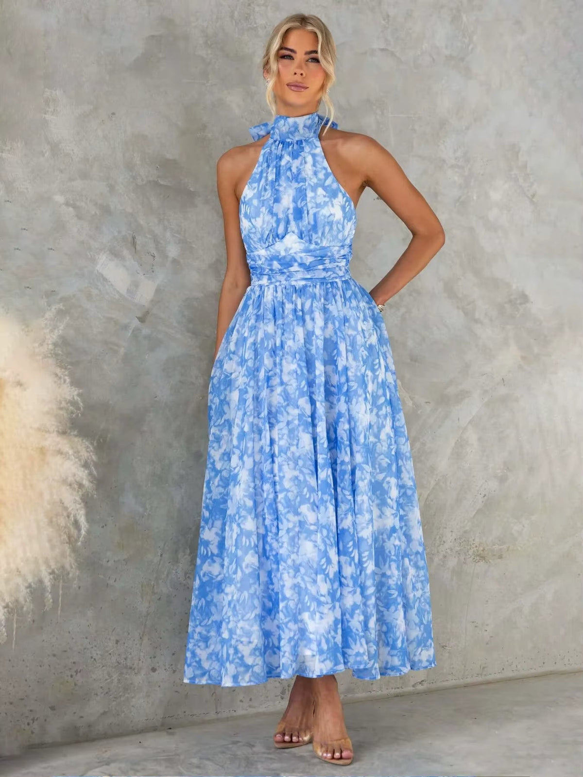 MÁRIA™ | Esther | Elegáns Halter nyakú ruha mintával