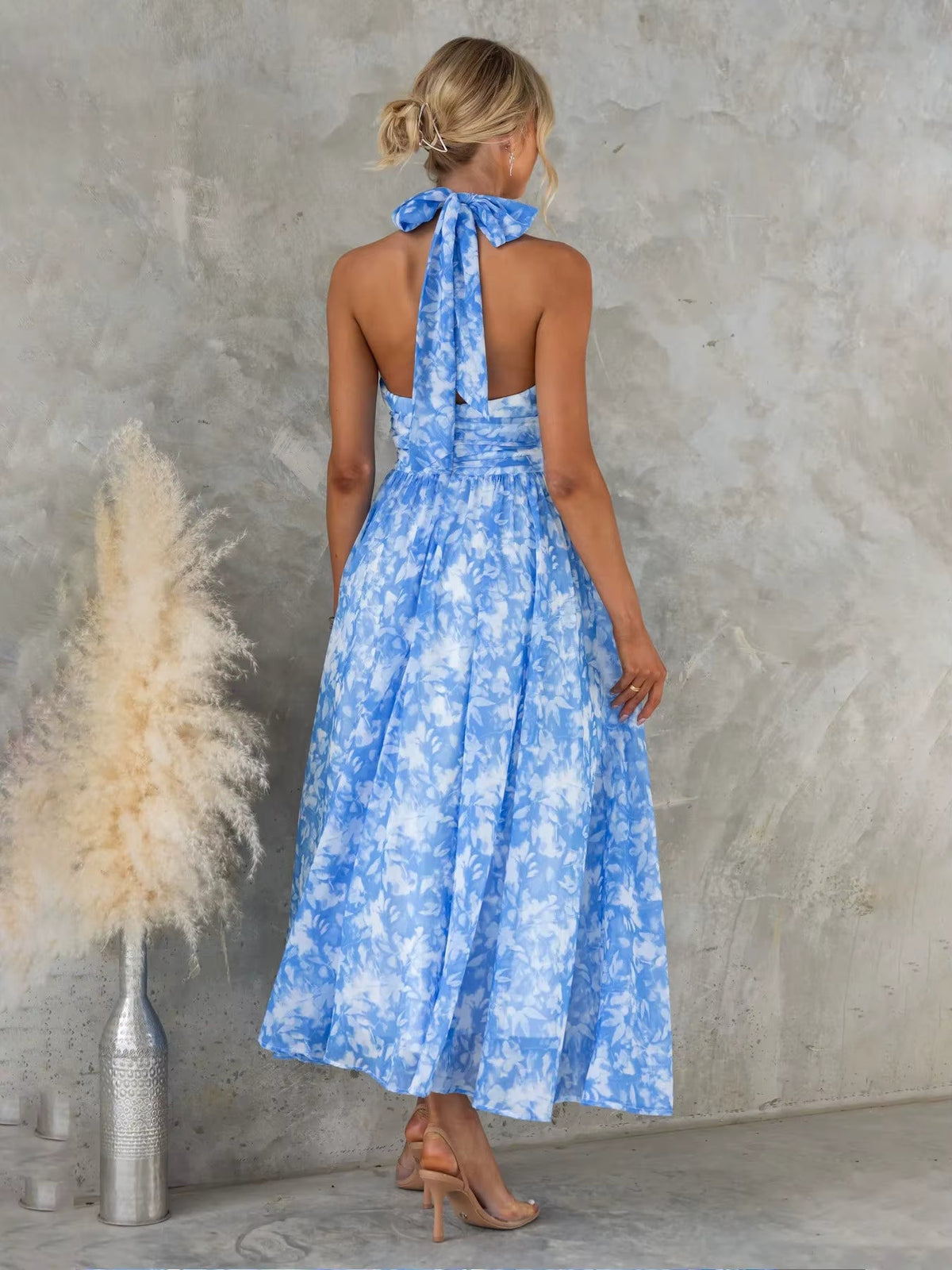 MÁRIA™ | Esther | Elegáns Halter nyakú ruha mintával